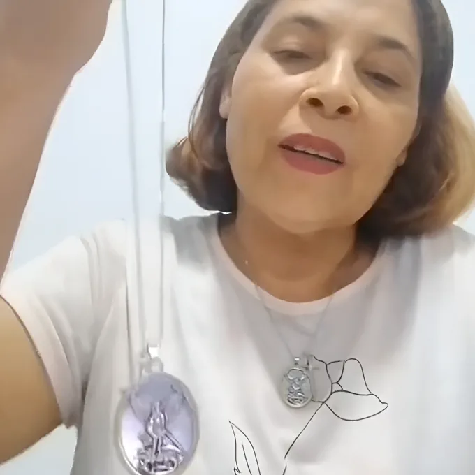 Cliente com o Colar de São Miguel