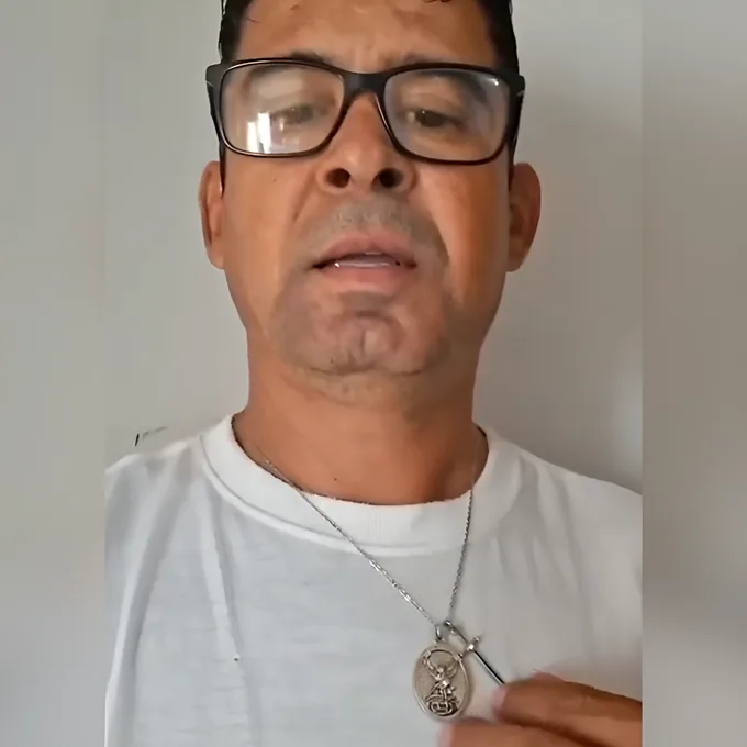 Cliente com o Colar de São Miguel